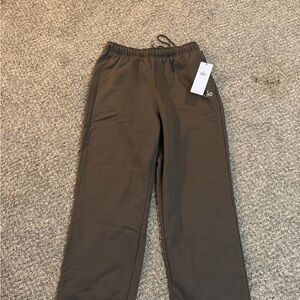 ALO Yoga medium nwt espresso Brown Sweatpants